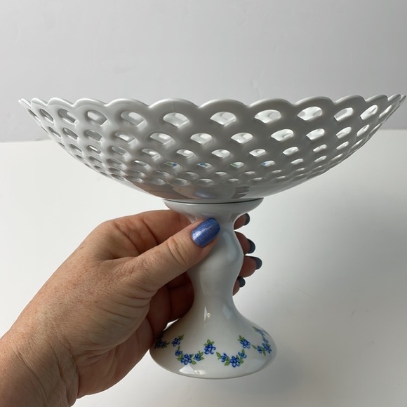 Wallendorf Vintage Porcelain Reticulated Pedestal Dish Compote - Picture 8 of 12